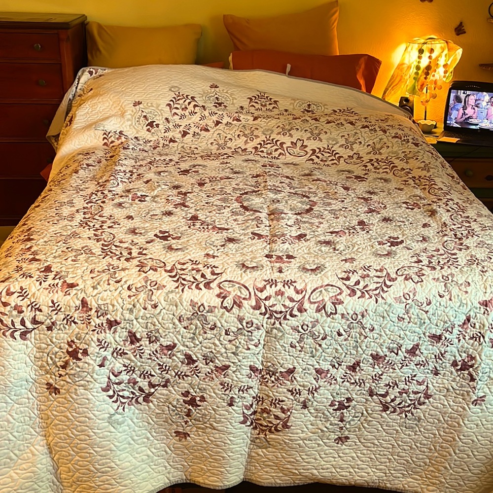 Bedspread and pillow shams